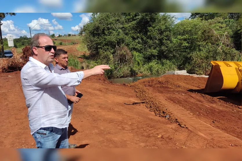  Carlos Gil vistoria obras na Rua Três Marias e da ponte do Pindaúva 