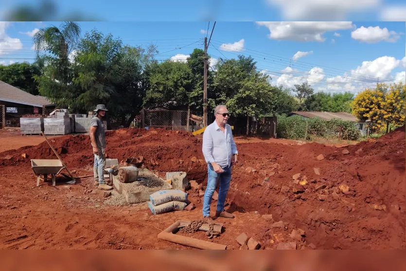  Carlos Gil vistoria obras na Rua Três Marias e da ponte do Pindaúva 