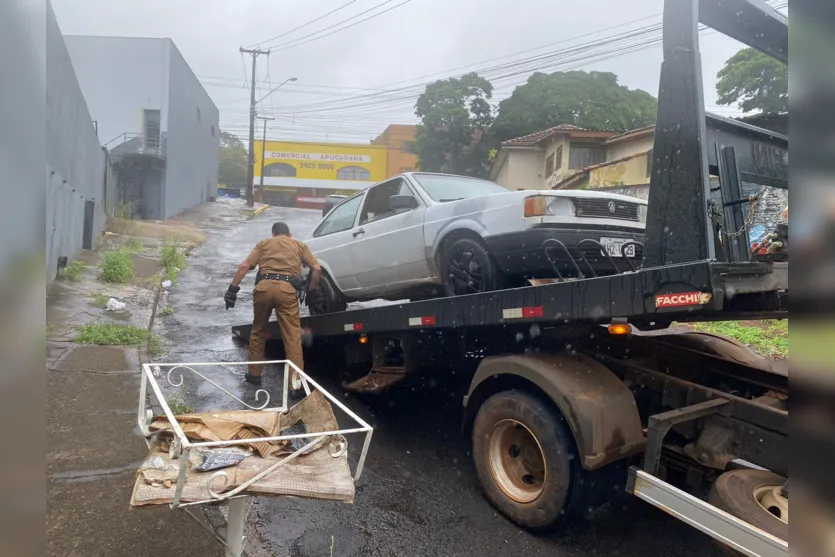  Carro abandonado pelos bandidos foi apreendido 