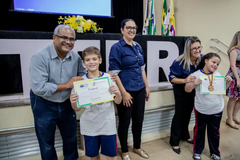 Estudantes apucaranenses conquistam medalhas em olimpíada financeira