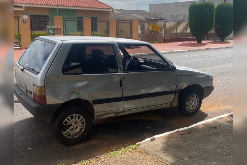  Fiat Uno teria cruzado teria cruzado a preferencial 