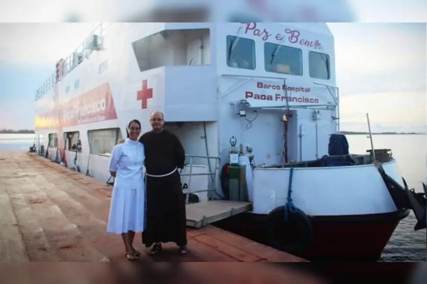  Freira relata como é a vida Barco Hospital Papa Francisco na Amazônia 