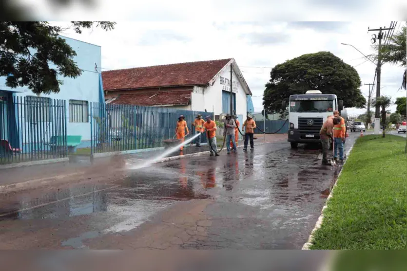  Mais de 40 mil metros quadrados de asfalto serão recapeados em 23 ruas do município 