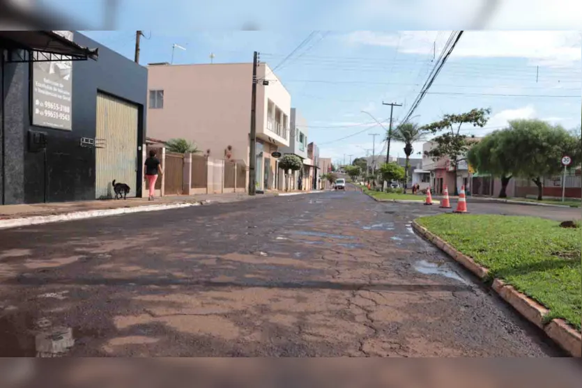  Mais de 40 mil metros quadrados de asfalto serão recapeados em 23 ruas do município 