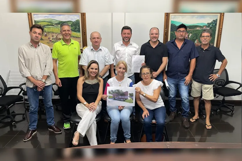  Prefeito Lauro Junior junto a membros da equipe e representantes da comunidade 