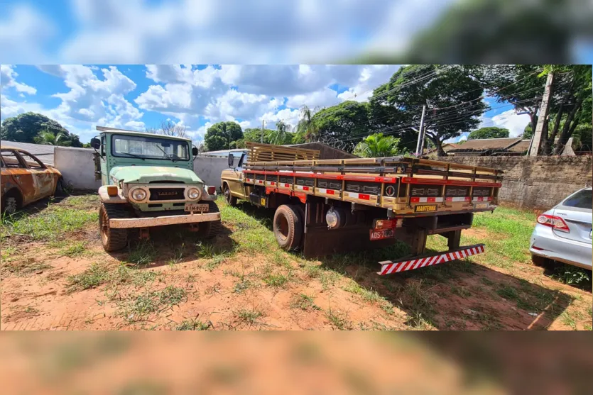  Toyota Bandeirantes e Ford F4000 foram encontrados em uma área rural de Lobato 