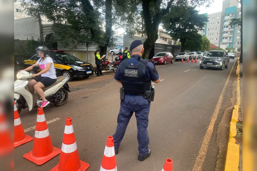  Uma das vias fiscalizadas foi a Rua Doutor Munhoz da Rocha 