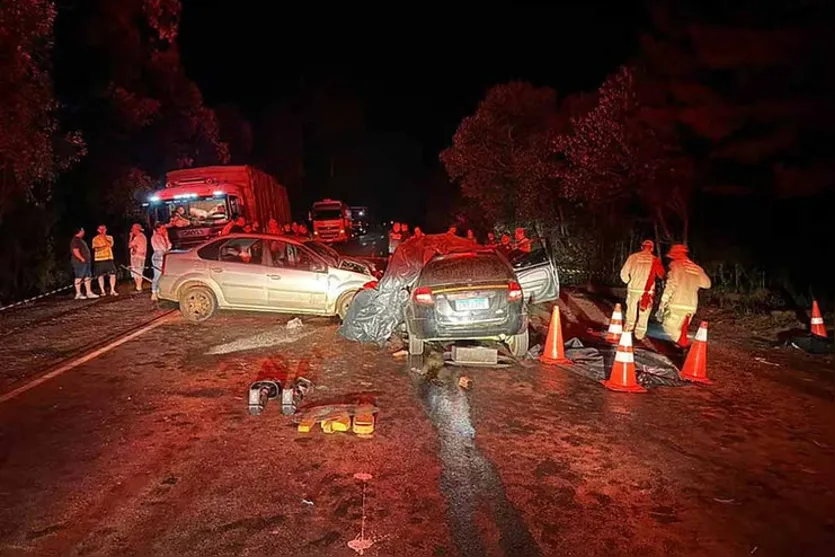  A colisão foi entre um Ford Ka e um Logan 