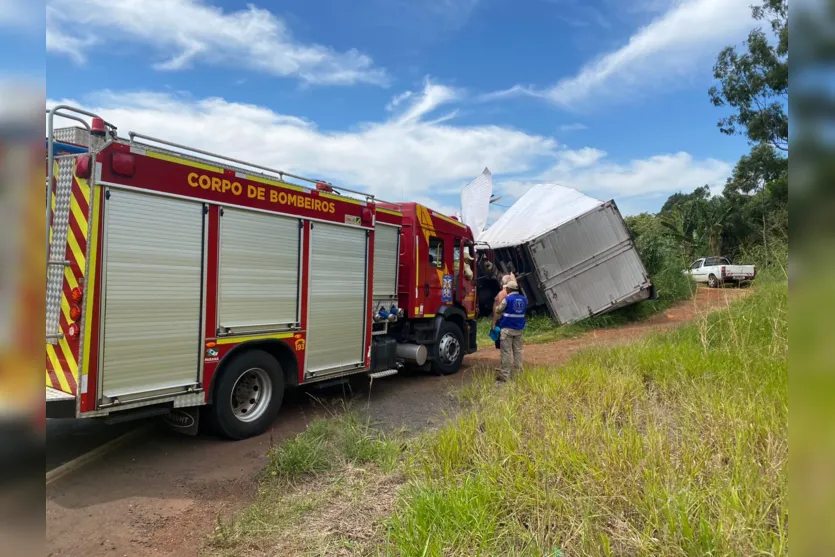Caminhões colidem em acidente na Vila Reis em Apucarana