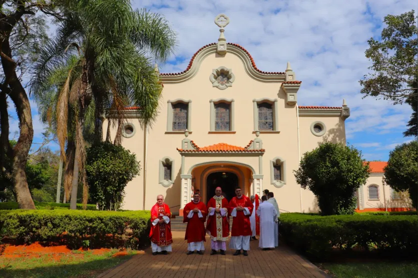  Centro espiritual ocupa a antiga paróquia localizada na Colônia Esperança 