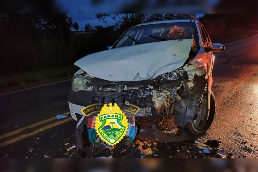  Colisão aconteceu na madrugada deste domingo (15) 