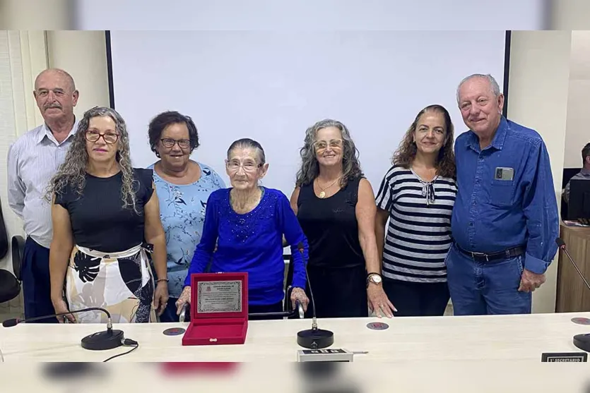  Dona Conceição recebe título de cidadã honorária de Jardim Alegre 