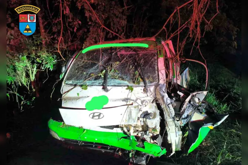  O acidente aconteceu por volta das 23h30, no km 15 da rodovia. 