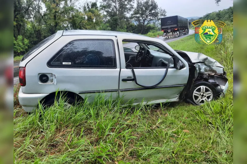  Os motoristas do carro e do caminhão saíram ilesos 