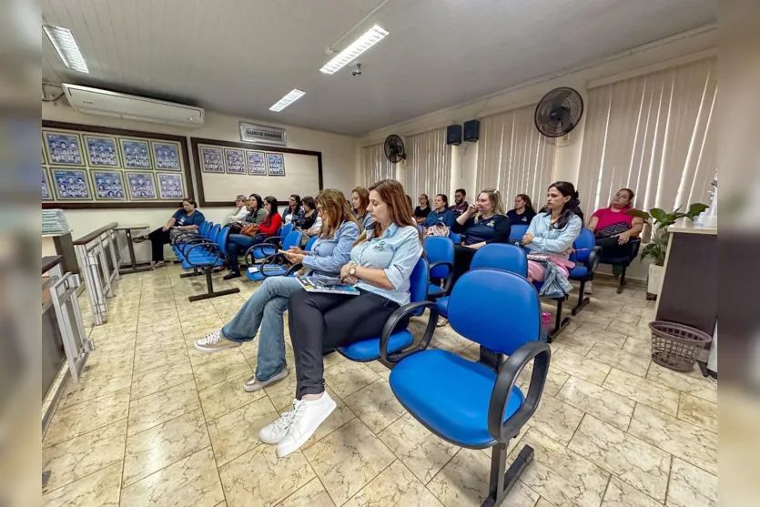 Professores da rede municipal de Cambira participam de capacitação