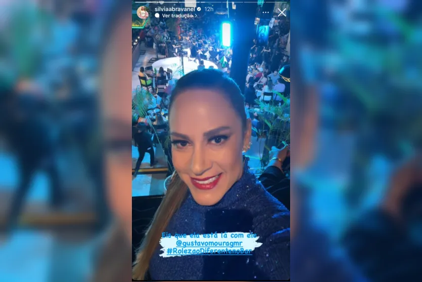 Silvia Abravanel prestigia show do noivo após comentários polêmicos