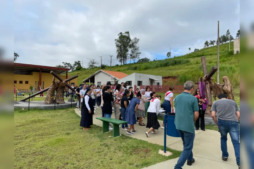 Via Sacra reúne católicos no Parque da Redenção em Apucarana