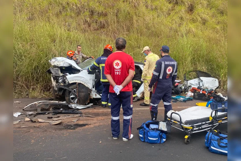 Acidente com 3 veículos na PR-444 e deixa uma pessoa gravemente ferida