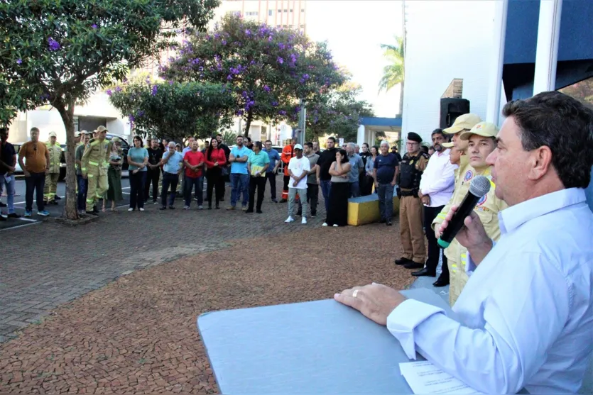 Arapongas recebe novo caminhão para o Corpo de Bombeiros