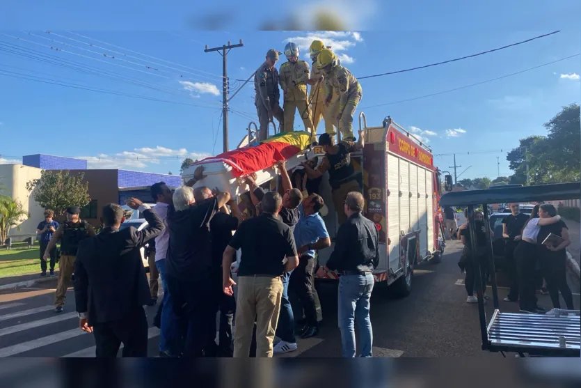 Com cortejo dos Bombeiros, Ivaiporã se despede de vice-prefeito