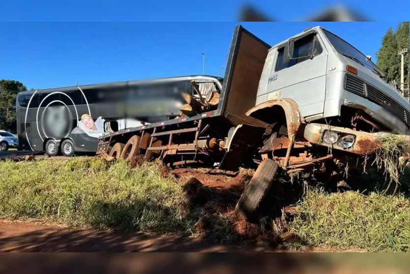  Condutor do caminhão deixou o local após a batida 