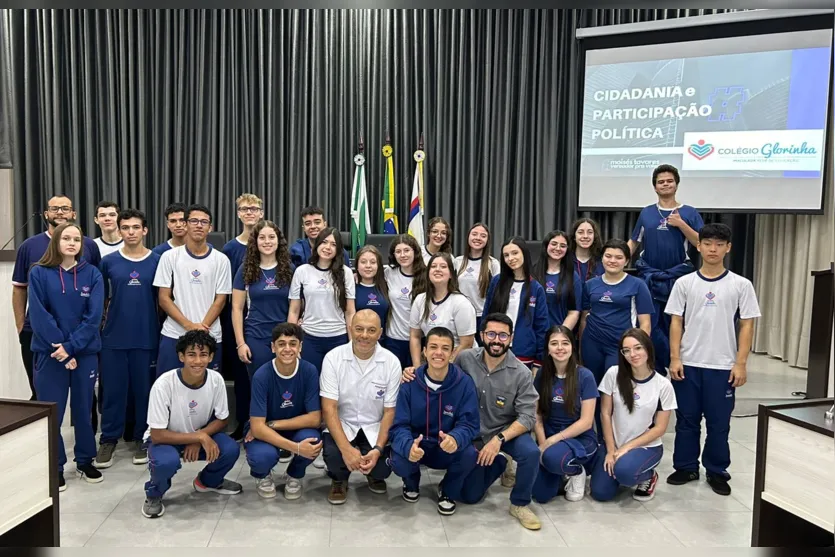 Estudantes visitam Câmara e debatem maior participação na política