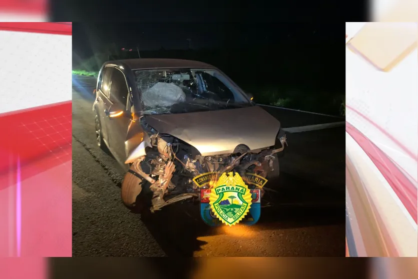 Fiat Uno bate em barranco e causa acidente com outros três carros