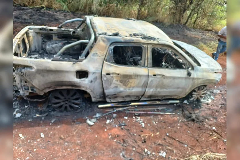  O carro foi assaltado e incendiado logo na sequência 