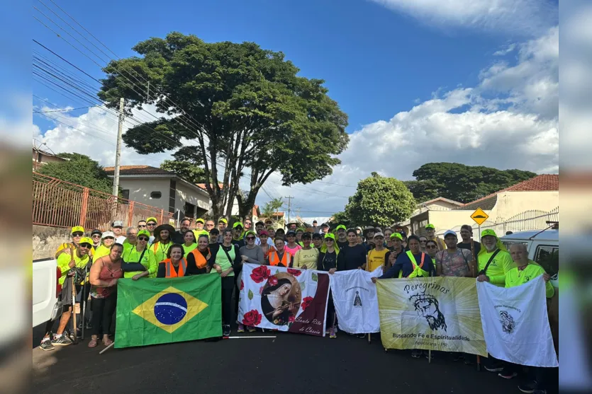  O tradicional "Grupo do Alfredo" saiu de Apucarana por volta das 4 horas desta sexta 