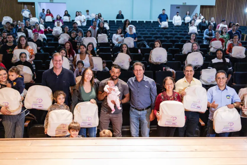 Prefeitura de Apucarana entrega 160 kits maternidade para gestantes