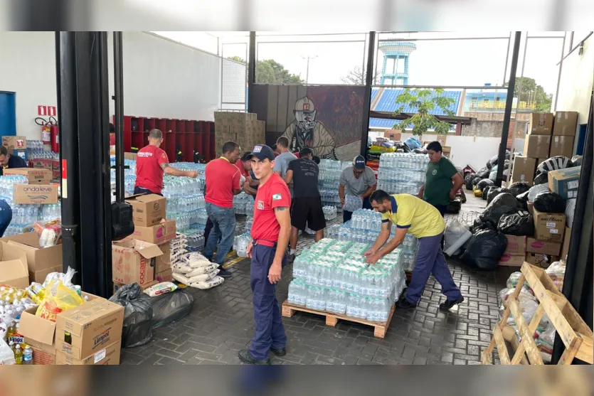  Uma carreta e um caminhão baú foram para o RS na quinta (9) 