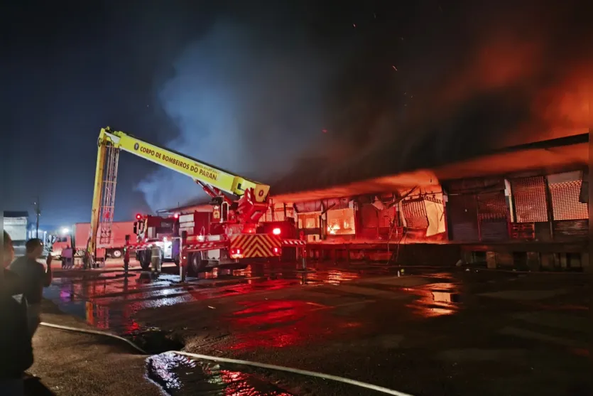 Comerciante perde tudo em incêndio na Ceasa: “Não sobrou nada”