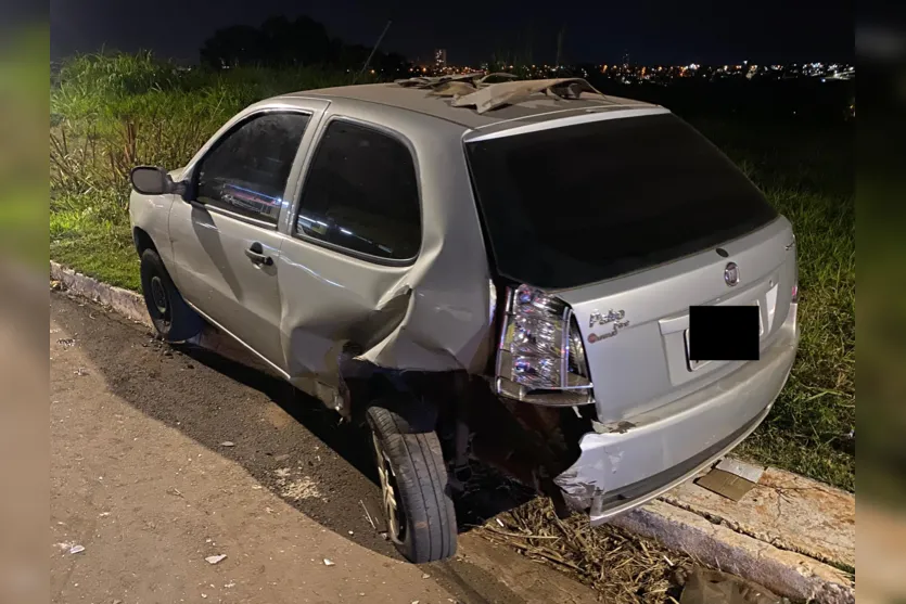  Fiat Pálio estava estacionado quando foi colidido 