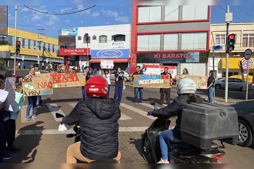  Manifestação dos professores no semáforo em frente à Praça Manoel Teodoro da Rocha 