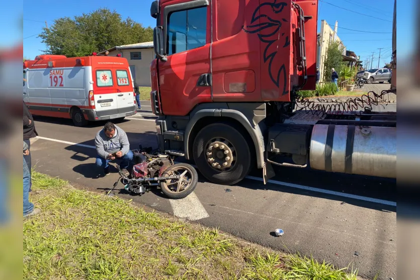 Motociclista fica gravemente ferido em colisão; aeromédico é acionado