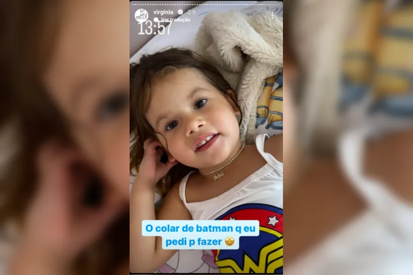 Virginia apoia gosto da filha pelo Batman e dá joia do super-herói