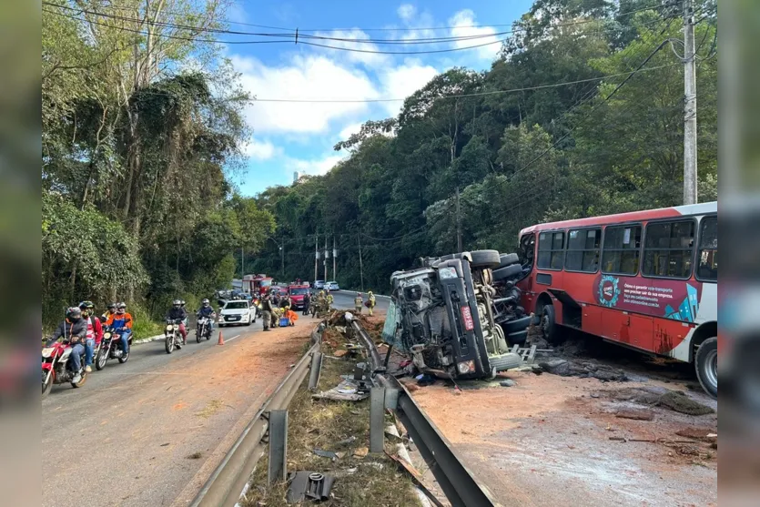  A colisão aconteceu na manhã desta segunda-feira (24) 