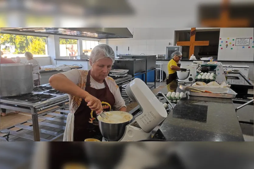 Paróquia de Arapongas (PR) prepara bolo de Santo Antônio de 150 kg