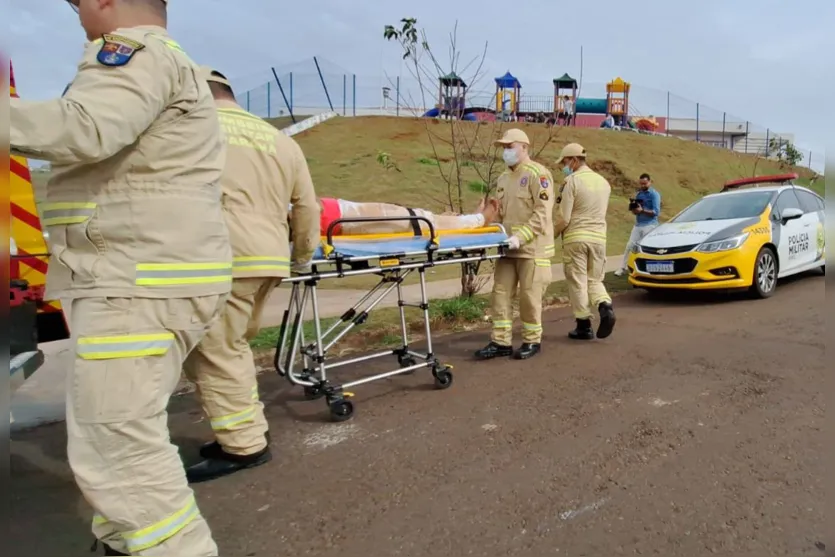  Bombeiros foram chamados em escola para socorrer mulher 