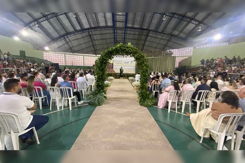  Casamento coletivo celebra a união de 88 casais em Ivaiporã 