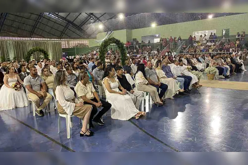  Casamento coletivo celebra a união de 88 casais em Ivaiporã 