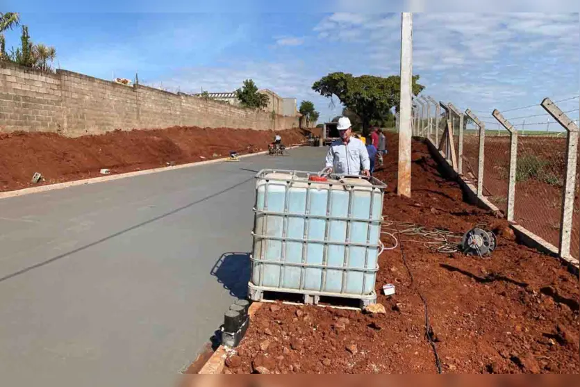  Primeira rua de concreto em Jardim Alegre 