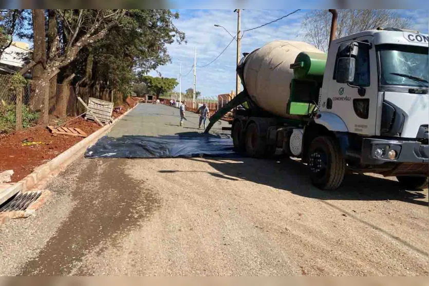  Rua José Vitor Grilo está sendo pavimentada com concreto 