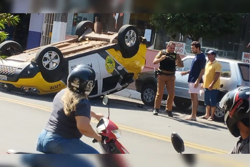  Viatura da PM capotou durante perseguição na Avenida Amazonas 