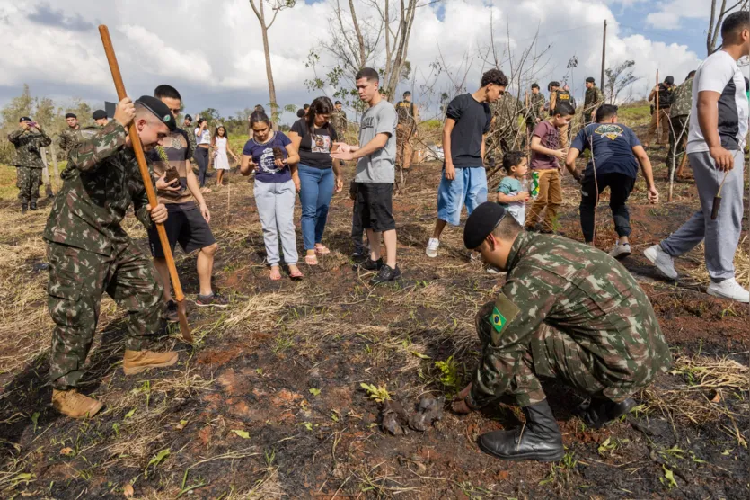 30º BIMec promove plantio de araucárias no Parque da Raposa