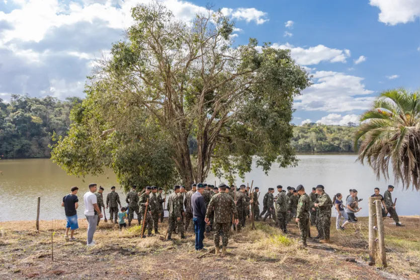 30º BIMec promove plantio de araucárias no Parque da Raposa