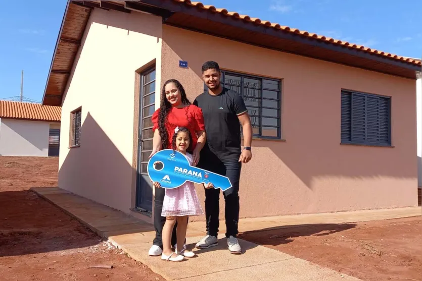 Famílias de Sabáudia recebem chaves da casa própria com subsídio do PR