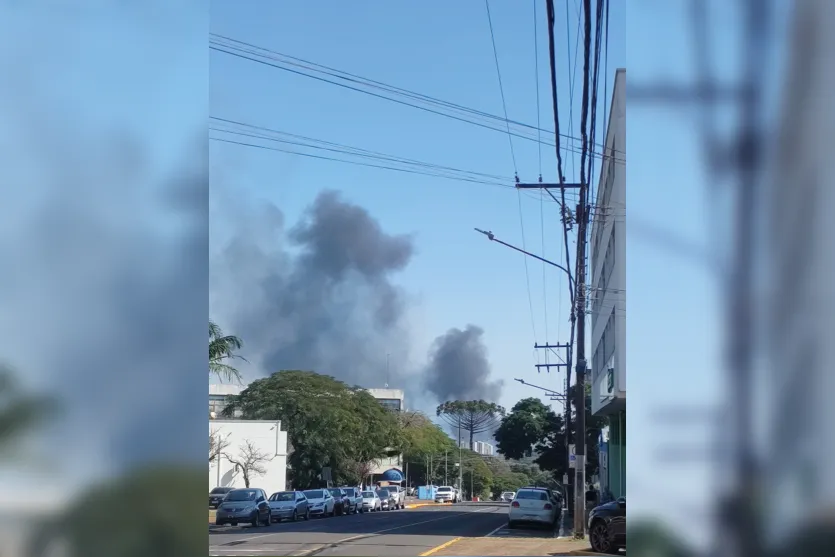  Fumaça densa pode ser vista de outros pontos da cidade 