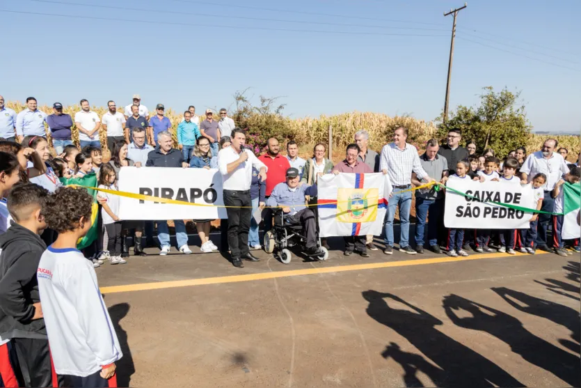 Prefeitura entrega asfalto novo entre o Pirapó e a Caixa de São Pedro
