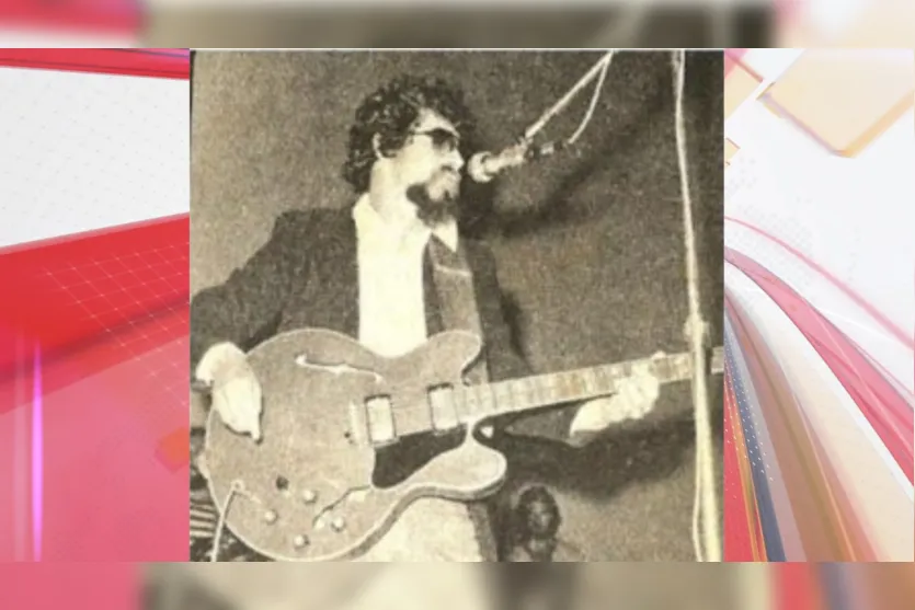  Raul Seixas em apresentação no Clube 28 de Janeiro, em Apucarana, no dia 13 de agosto de 1976 